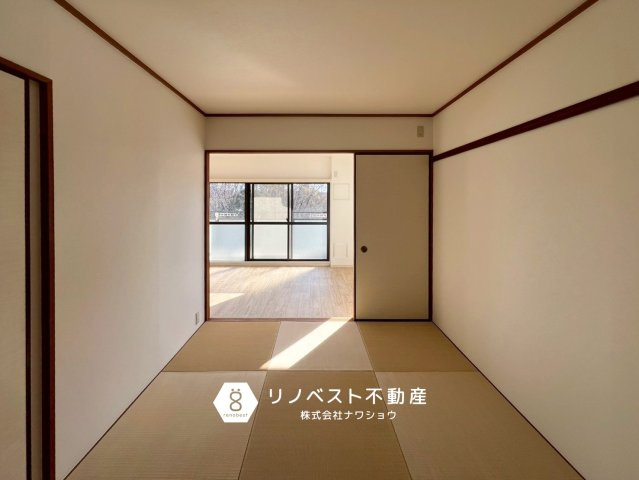 ネオイース勝山北パークサイドの和室|約6.0帖の和室はリビングと隣接しております◎
