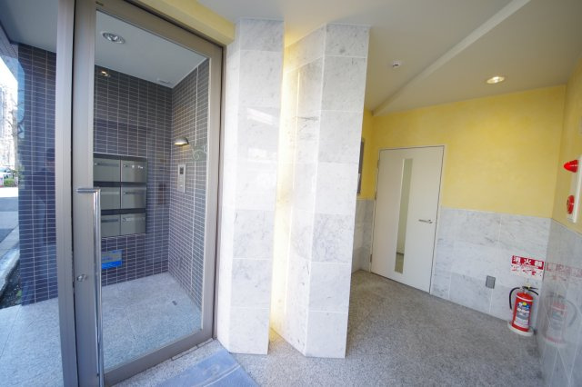 【エントランス】