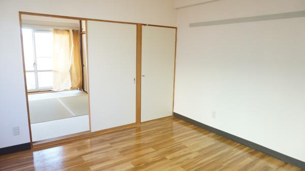 サンモール鈴木の居間・リビング|こちらのリビングで趣味の時間をお楽しみください