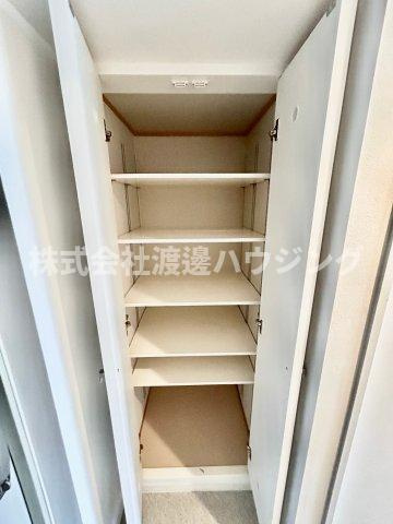 ルーヴェンブルン豊津の収納|天井高シューズBOX