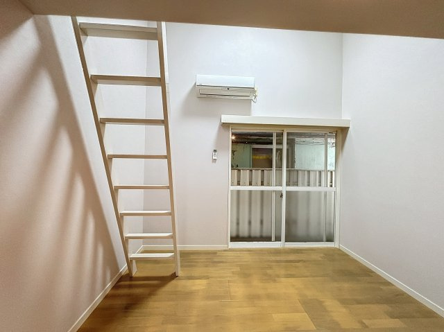 シンワハイツの洋室|コンパクトで使いやすい洋室です