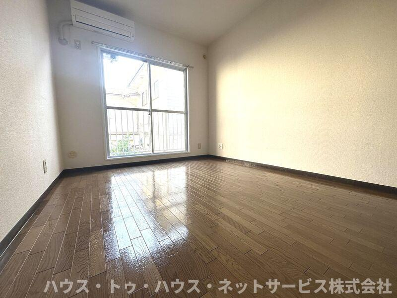 ラフィーヌ松ケ丘の洋室