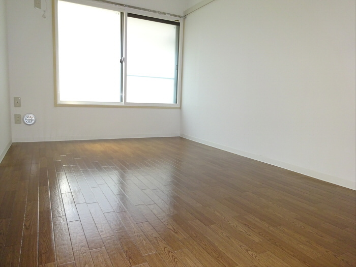 サザンハイム上原の居間・リビング|使いやすいリビングです