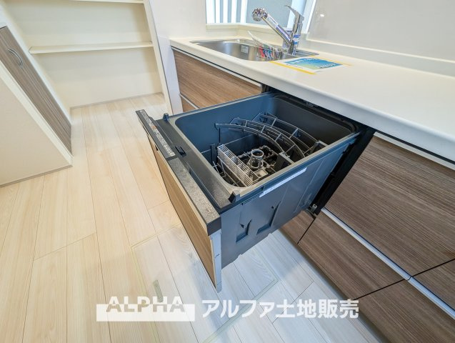 ~日野栄町　6区画１号棟~Residential Subdivisionのその他|【Food washing machine】
◆食洗機◆お子様の面倒を見れる時間が増え時短になります。加えて手荒れも防げてしかも節水が高い為、大変人気があり重宝します。