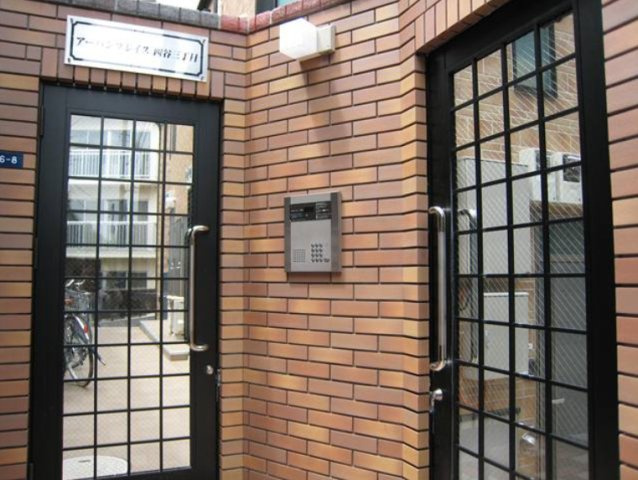 アーバンプレイス四谷三丁目のエントランス
