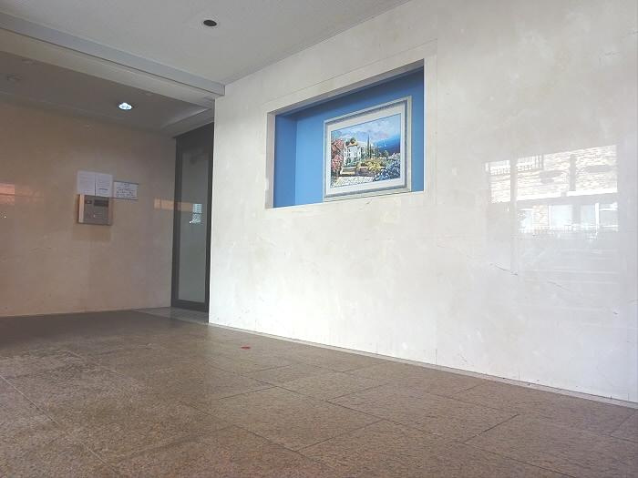 シャングリラ代々木のエントランス