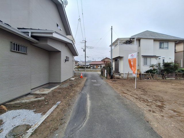 高崎市下中居町売土地の前面道路含む現地写真