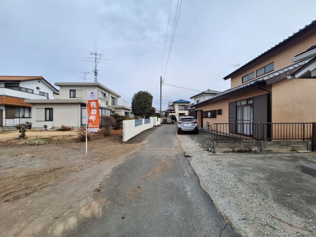高崎市下中居町売土地の前面道路含む現地写真