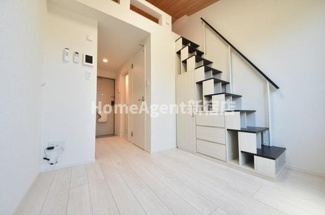 【居間・リビング】 | 仮）旭丘1丁目②AVAND | 同仕様写真
宅配ボックス♪WI-FIルーターネット無料♪防犯カメラ