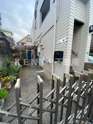 【エントランス】 | フォルティーネ | 落ち着いたエントランスです