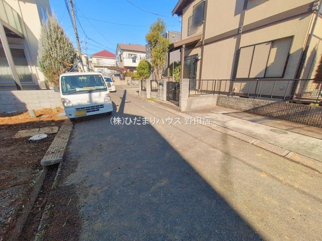 流山市富士見台1期　新築戸建　１号棟の前面道路含む現地写真