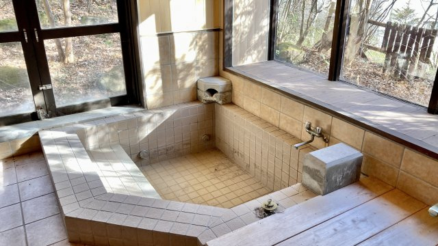店舗付き住宅 物件　那須郡那須字湯本の浴室|お風呂は大浴場と中浴場の2つあり、どちらも那須の自然を楽しめます。
また那須の温泉も引けます。