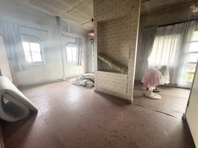 6SLDK♪駅8分の那須塩原市中央町にあるゆったり住まい♪未登記の洋室|明るい洋室です
