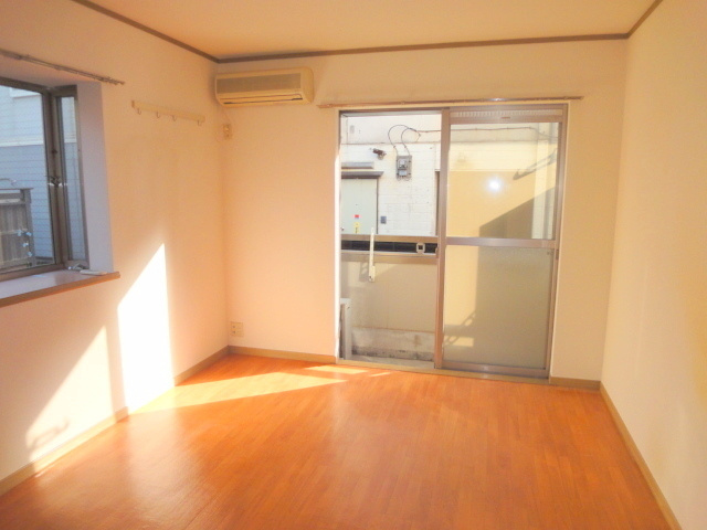 クレール荻窪の居間・リビング|★南東角部屋★　★明るいお部屋です★