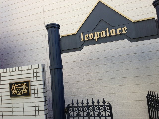 レオパレス千駄木A棟のエントランス