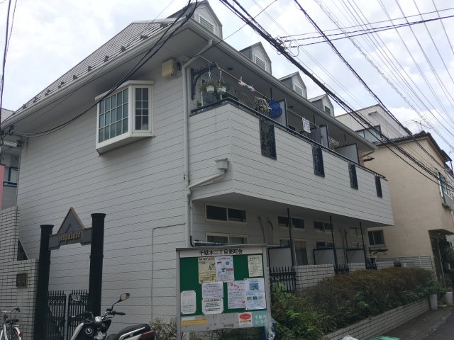 レオパレス千駄木A棟の外観