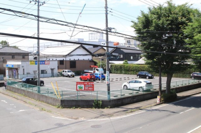 【駐車場】 | スカイヒルズ | 駐車場（店舗前後に2台無料付き）