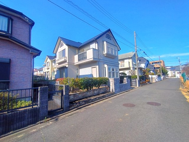 横浜市泉区西が岡二丁目戸建の前面道路含む現地写真