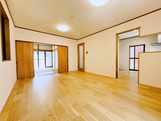 厚木市上荻野戸建⑤の居間・リビング