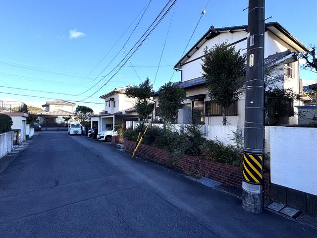 土岐市泉が丘６丁目の前面道路含む現地写真