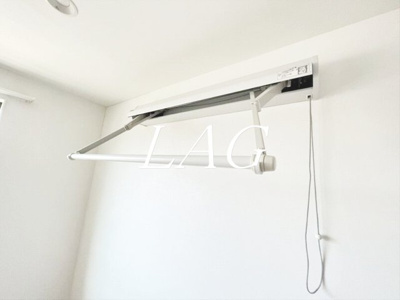 【設備】 | TEN-NOM HOUSE DELUXE | 室内物干しです。