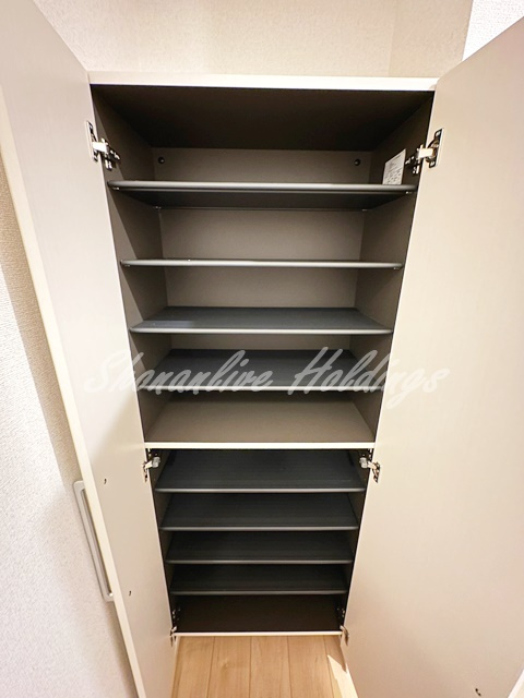 サザンクロスの玄関|大型シューズボックス付き