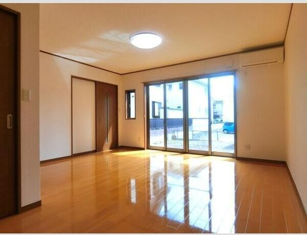 サンコーポタシロの居間・リビング