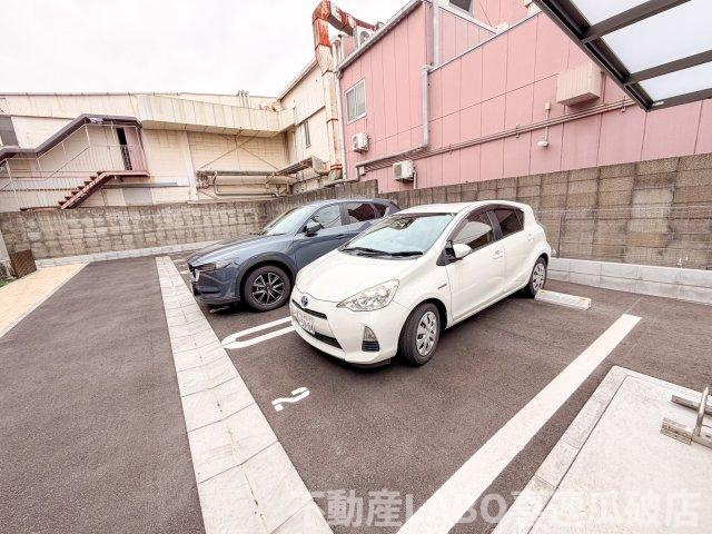 コンピメント リバーの駐車場