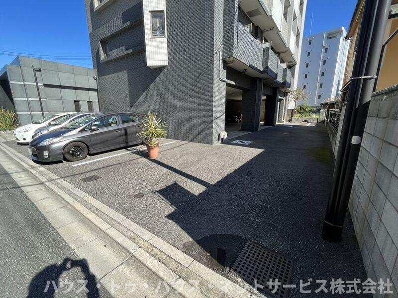 柏８０８タワーの駐車場