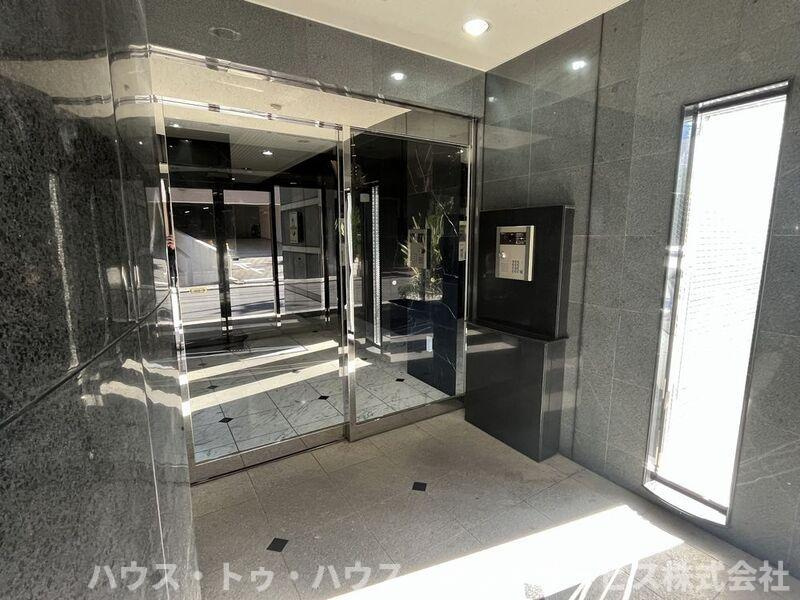 柏８０８タワーのエントランス