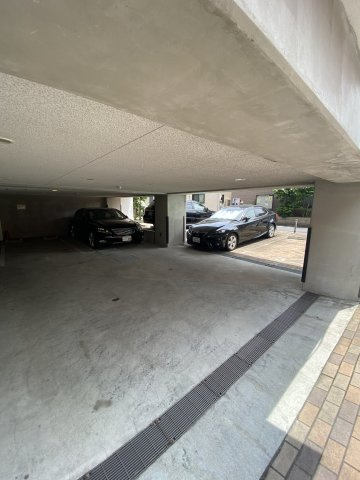 リエトコート向島の駐車場