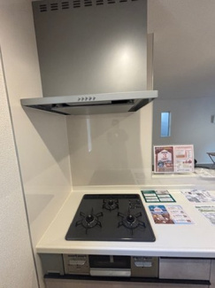 【キッチン】 | 安佐南区古市4（古市橋駅まで徒歩5分）限定1棟 | 3口ガスコンロ