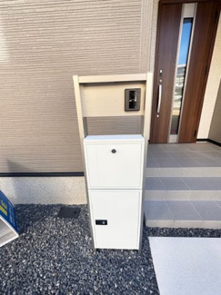 【玄関】 | 安佐南区古市4（古市橋駅まで徒歩5分）限定1棟 | 宅配ボックス設置