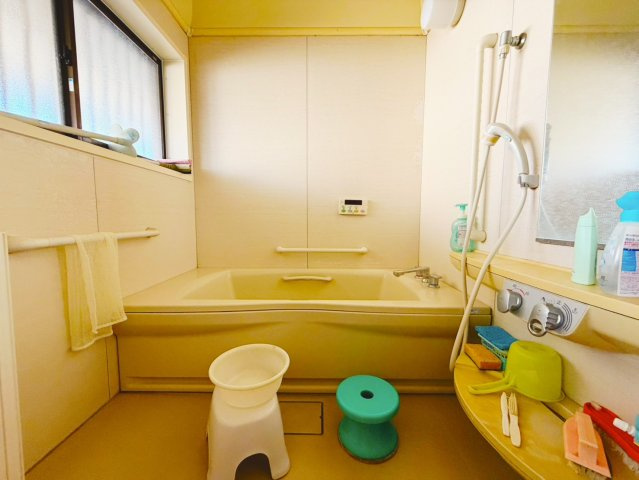 残置物お片付け済♪約180坪の広々土地+中古住宅♪の浴室