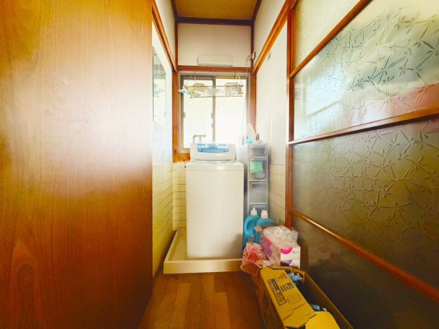 栃木市城内町に約180坪の広々土地+中古住宅♪のランドリースペース