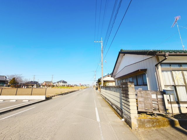 残置物お片付け済♪約180坪の広々土地+中古住宅♪の前面道路含む現地写真