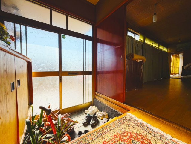 残置物お片付け済♪約180坪の広々土地+中古住宅♪の玄関