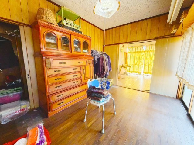 栃木市城内町に約180坪の広々土地+中古住宅♪の洋室