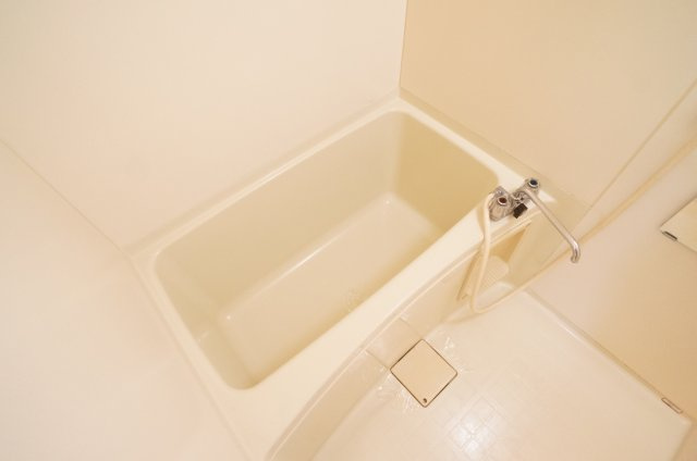 ライズ綾の浴室