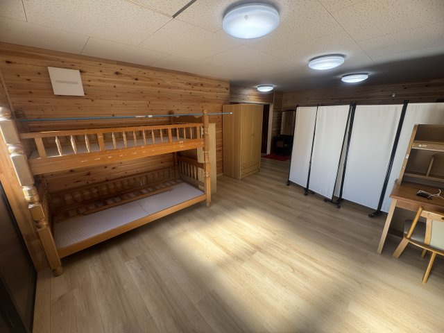 有明アパート　3号室の洋室