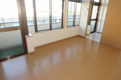 【居間・リビング】 | 国際ハイム | 他のお部屋の参考写真となります。