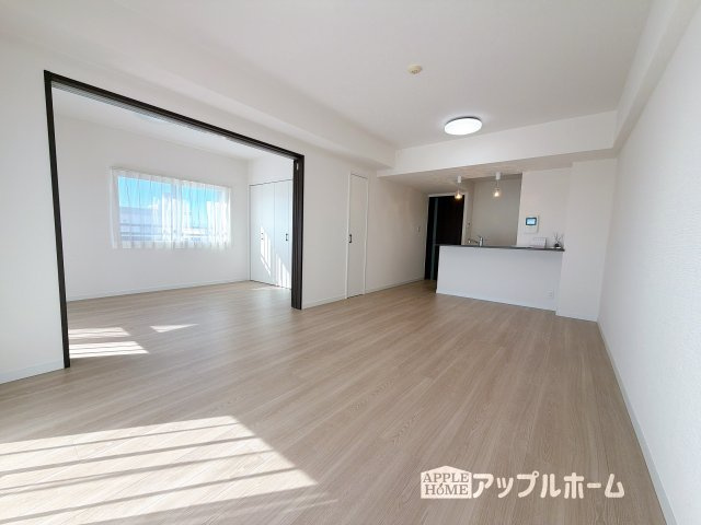 【中古マンション】セザール大宮日進の居間・リビング