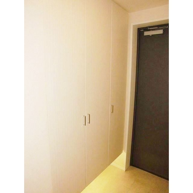 パークホームズ久米川の玄関