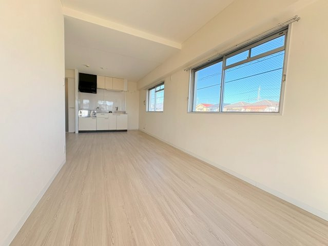 ロイヤルコーポ魚住の居間・リビング