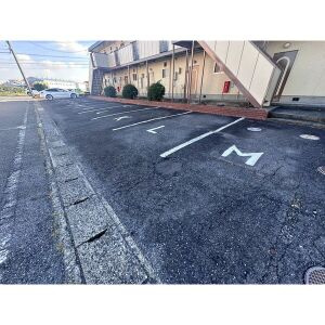 フォーブル京Ⅱの駐車場