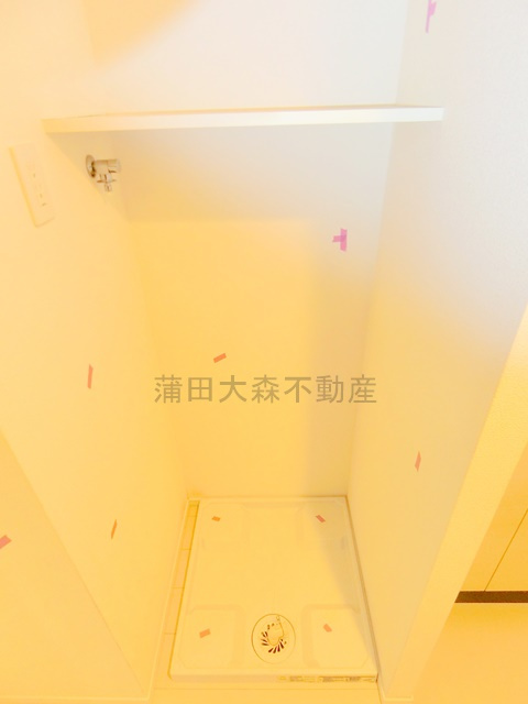 パティーナ京急蒲田の設備|棚付きの洗濯機置き場