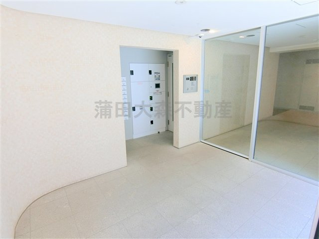 パティーナ京急蒲田のエントランス|防犯カメラTVモニター付オートロック宅配BOXメールBOX