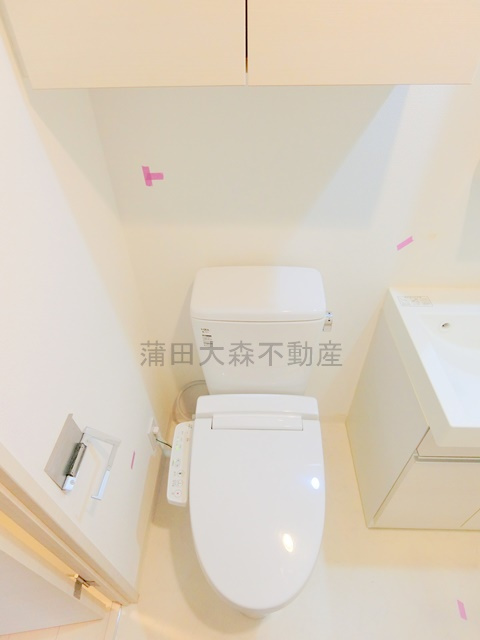 パティーナ京急蒲田のトイレ|棚収納と温水洗浄便座　トイレ