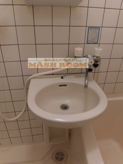 中野区本町２丁目の賃貸マンションの洗面所