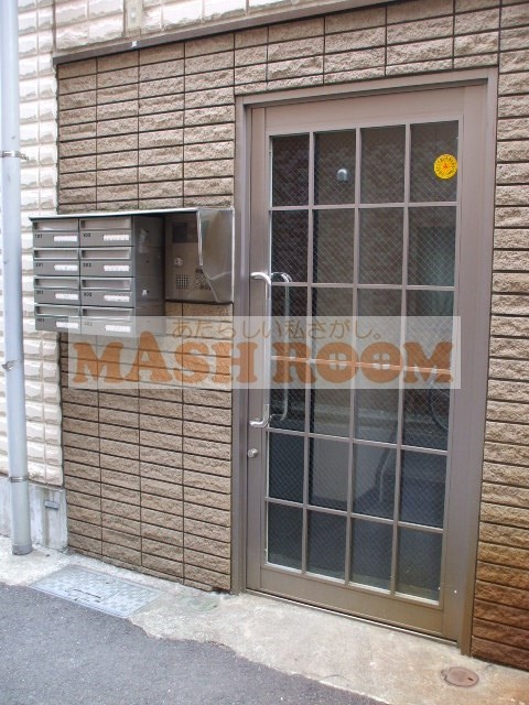 中野区丸山２丁目の賃貸マンションのエントランス